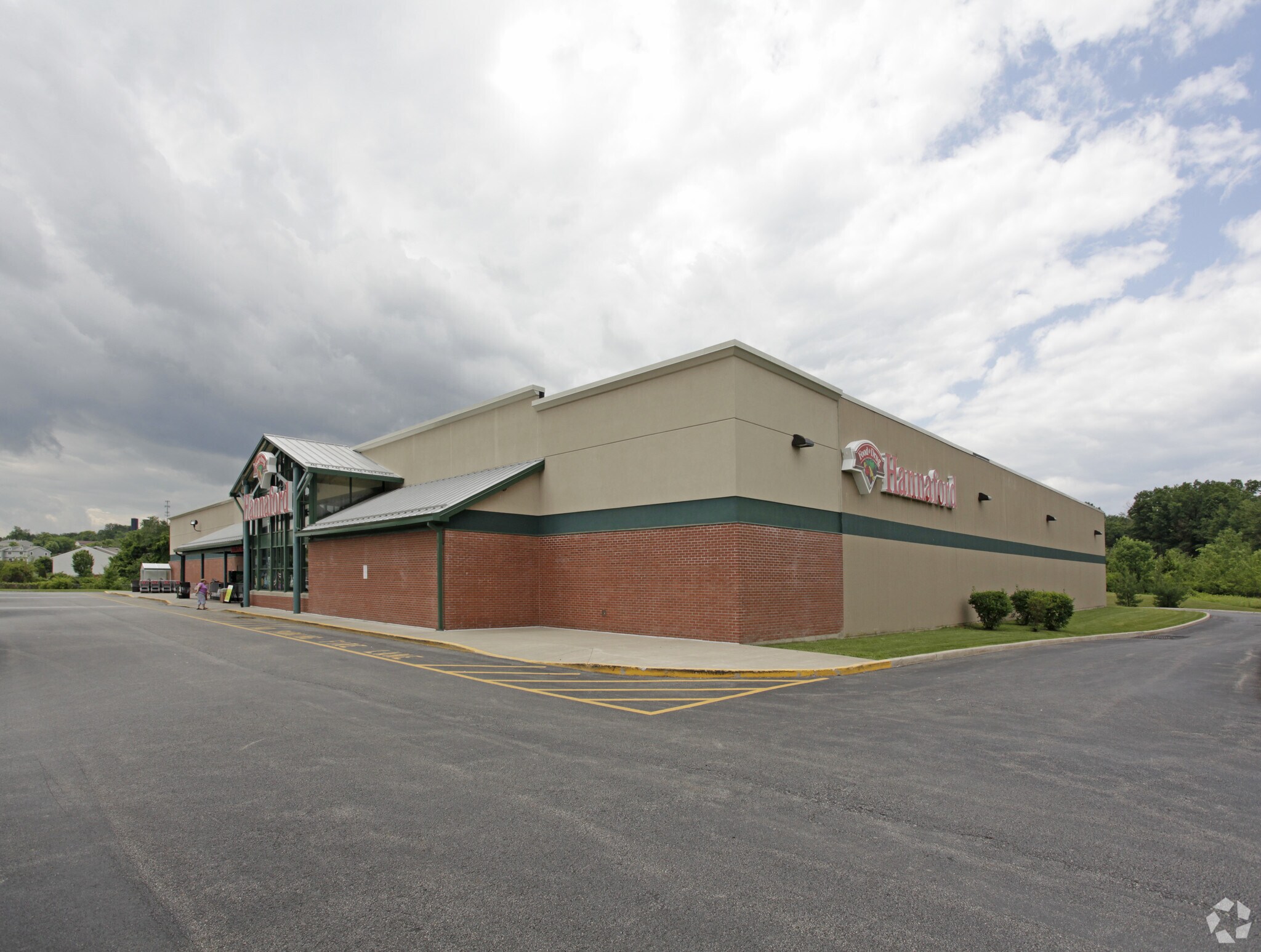 31 Ted Dr, Pine Bush, NY 12566 Hannaford Supermarket