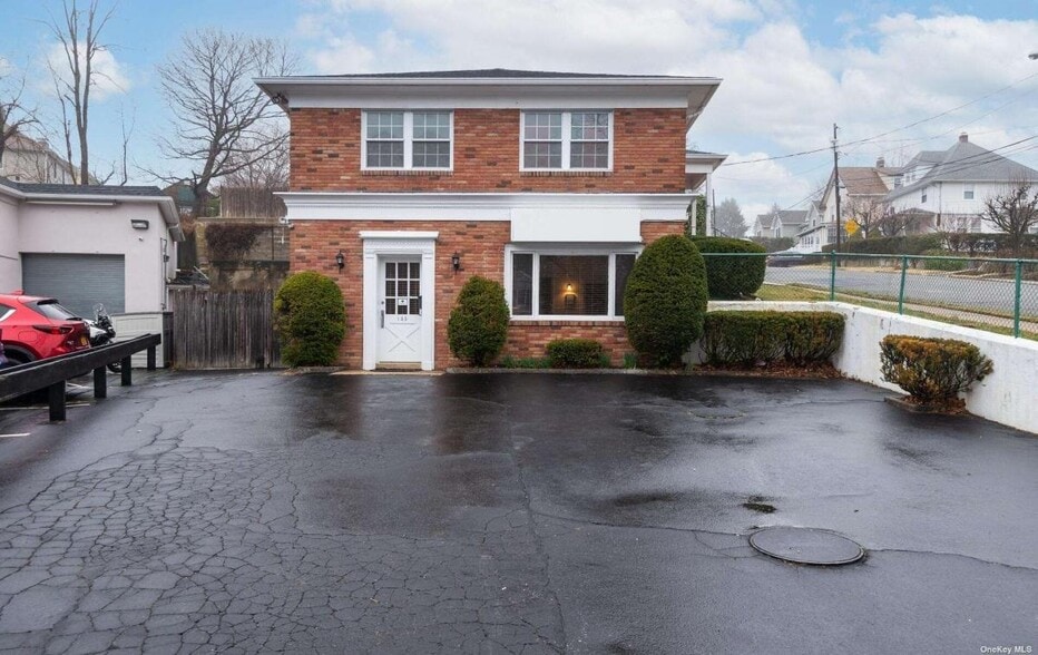 135 Birch Hill Rd, Locust Valley, NY for sale - Primary Photo - Image 1 of 1