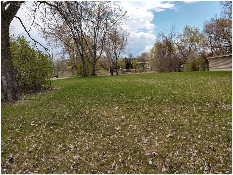 224 E 4th St, Monticello, MN for sale - Primary Photo - Image 1 of 2