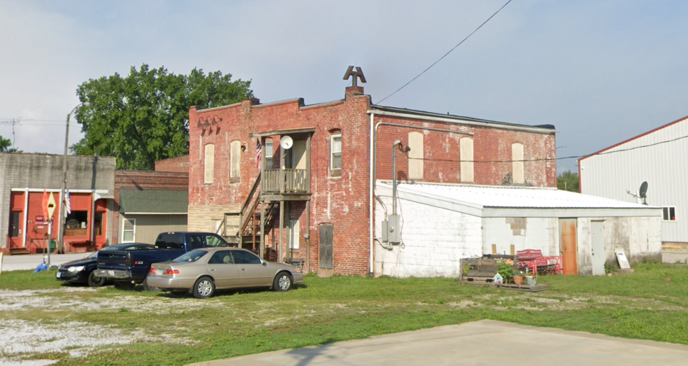 107 W Main St, Coffeen, IL for sale - Building Photo - Image 2 of 7