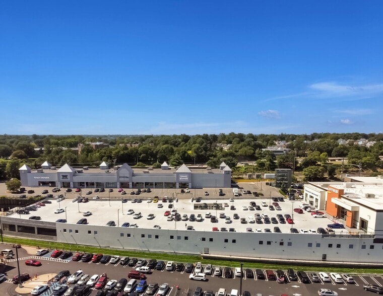 71-110 Nardozzi Pl, New Rochelle, NY for lease - Building Photo - Image 3 of 16