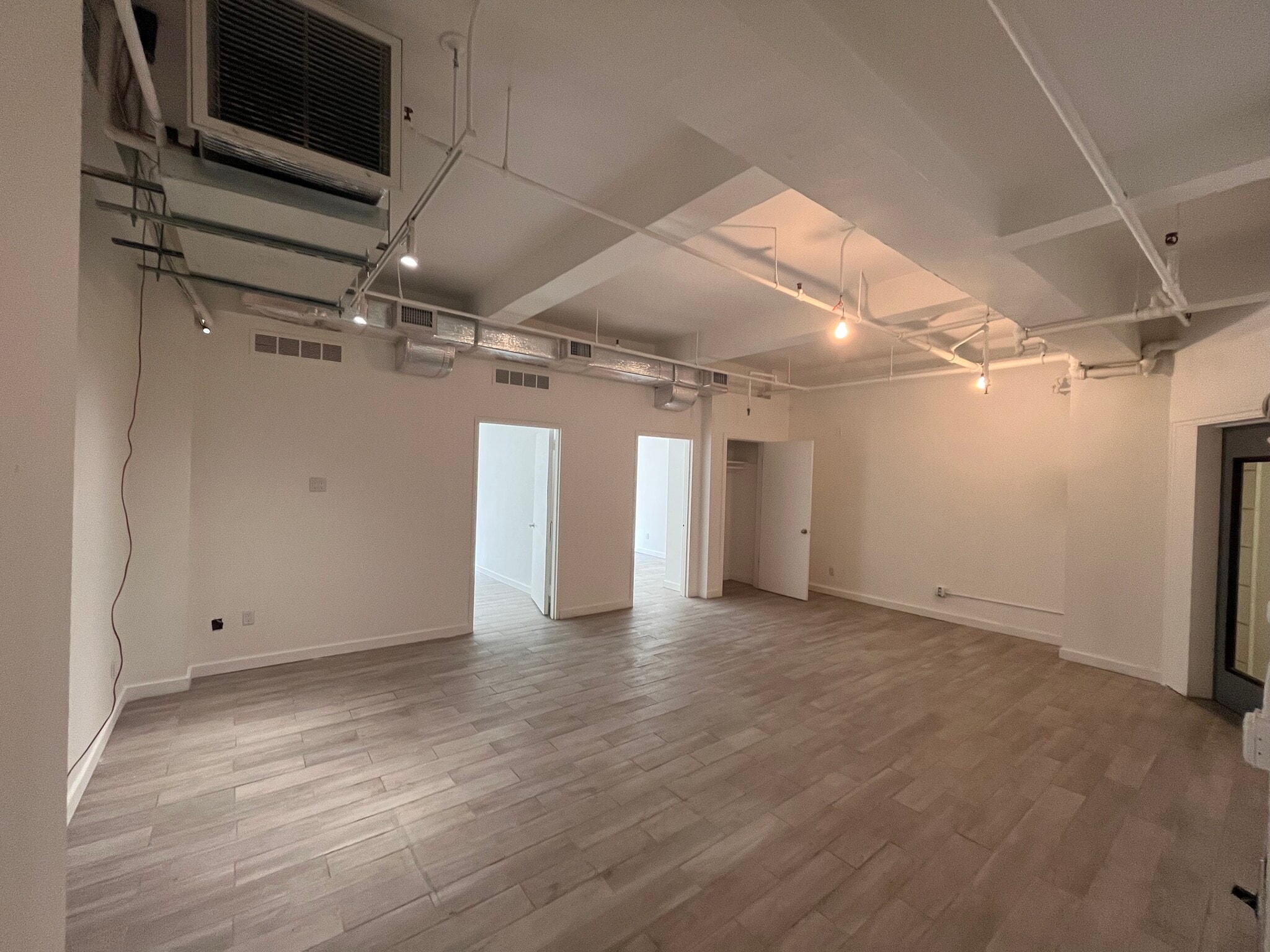 242 W 27th St, New York, NY for lease Interior Photo- Image 1 of 6