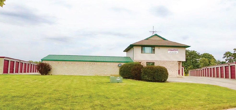 1975 Bucktail Ln, Sugar Grove, IL for sale - Primary Photo - Image 1 of 1