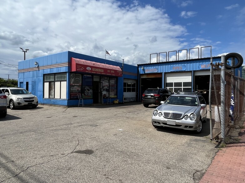 591 Elmwood Ave, Providence, RI for sale - Building Photo - Image 1 of 1