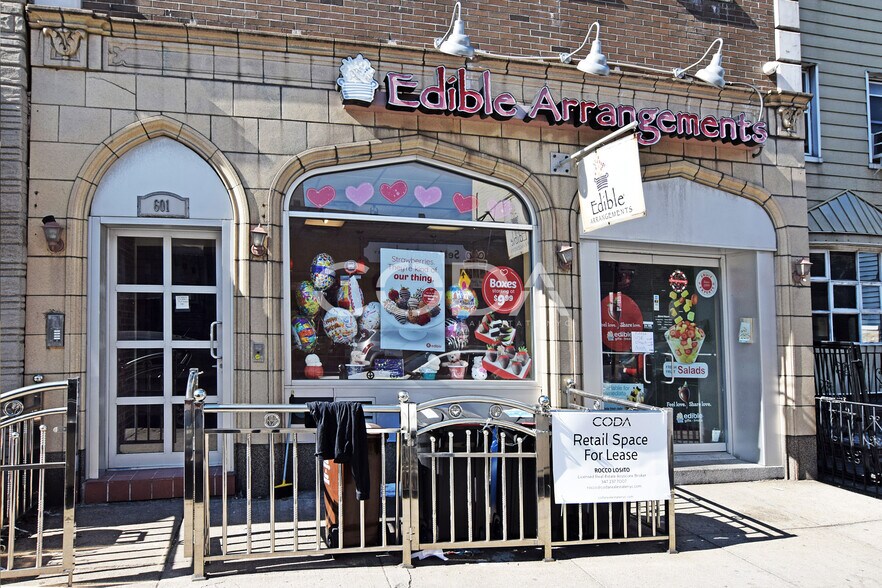 601 Lorimer St, Brooklyn, NY for sale - Building Photo - Image 1 of 1