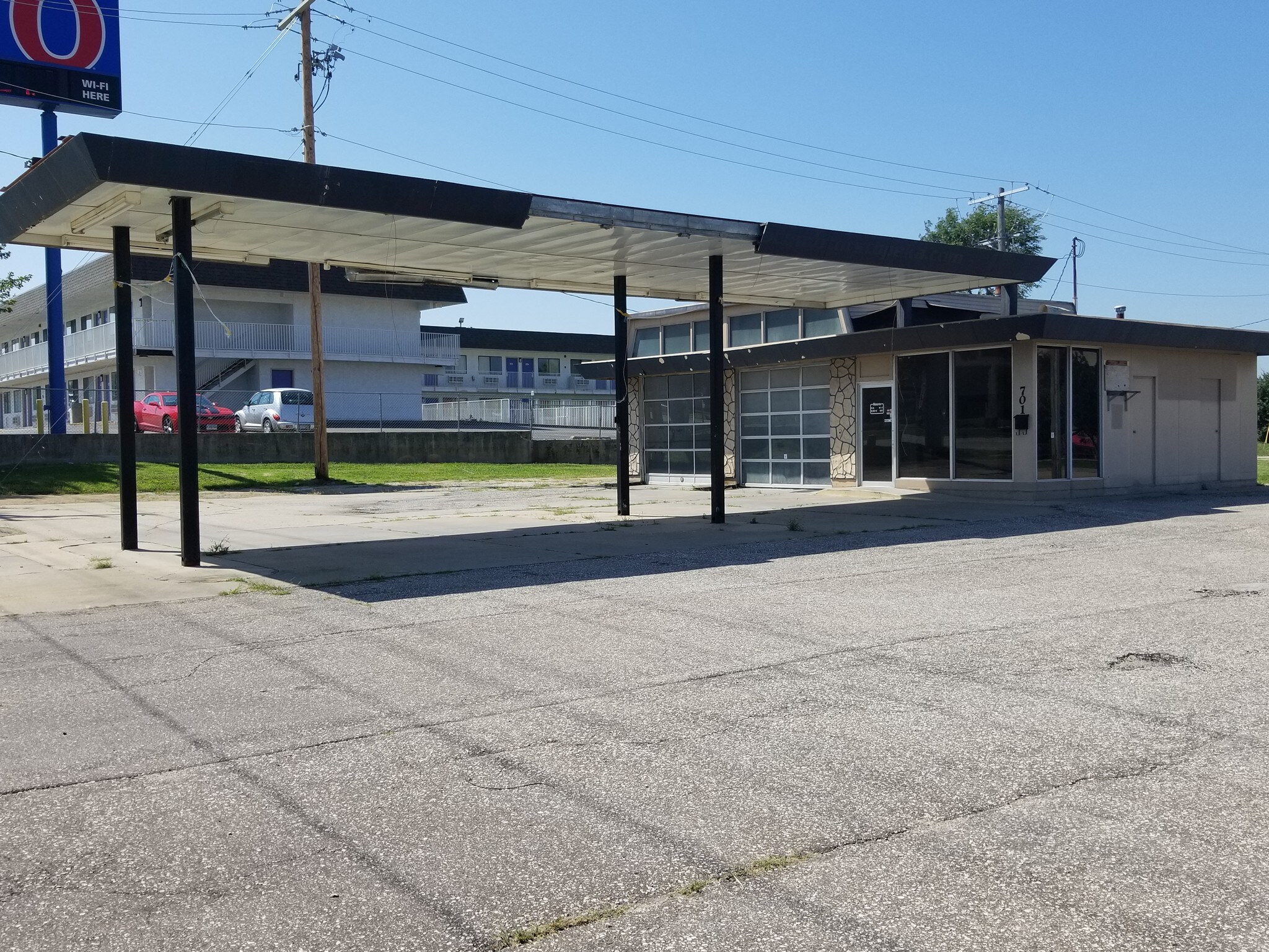 701 SW Fairlawn Rd, Topeka, KS for sale Building Photo- Image 1 of 1