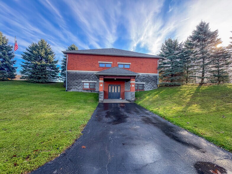 2080 Cranebrook Dr, Auburn, NY for lease - Building Photo - Image 2 of 2