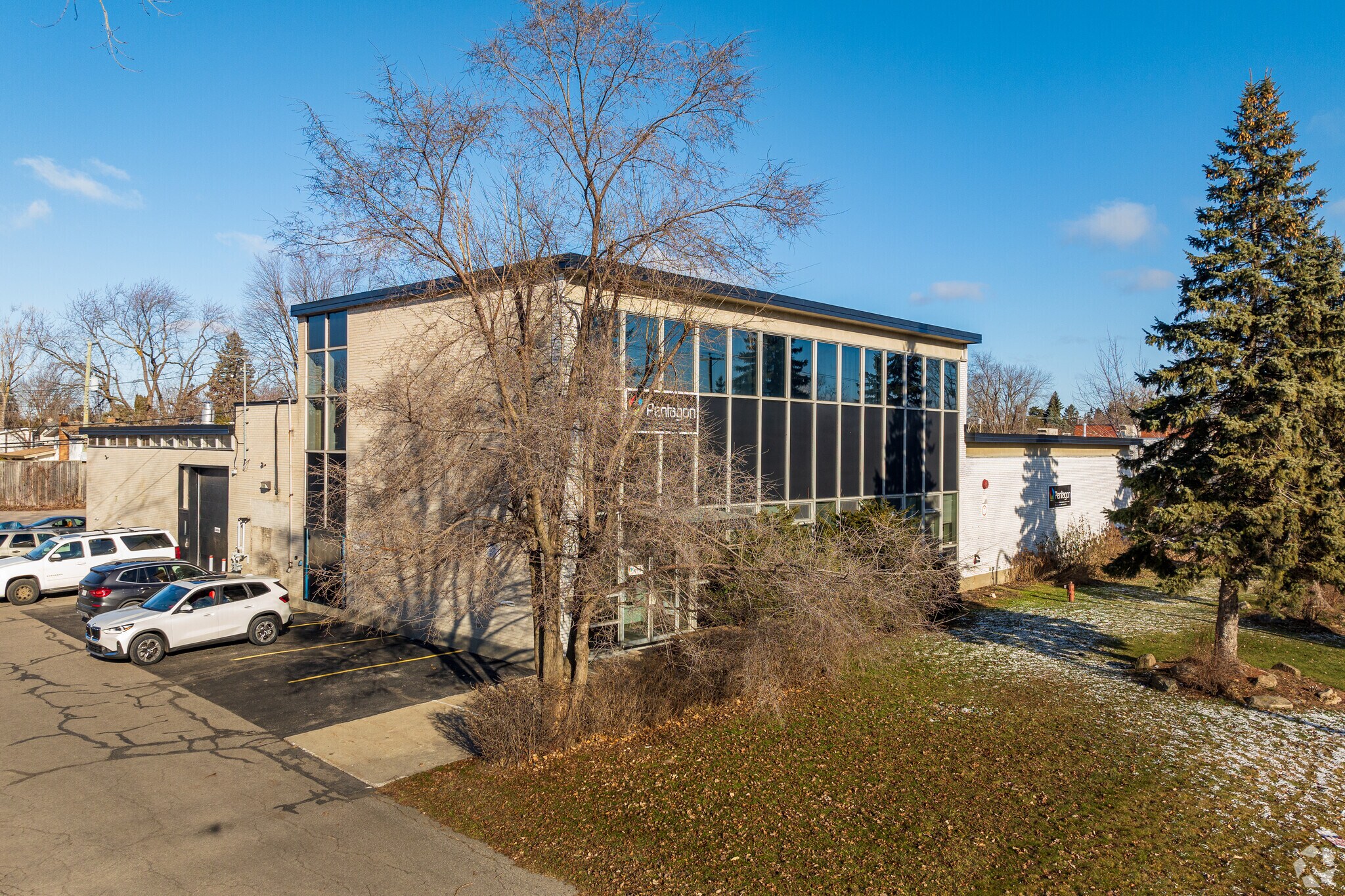 271 Av Labrosse, Pointe-claire, QC for sale Primary Photo- Image 1 of 5