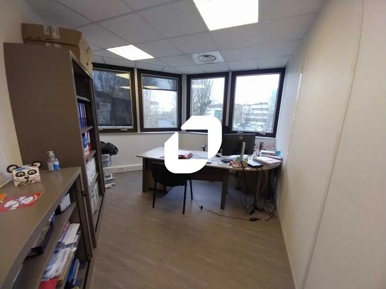 Office in Bruges for lease - Building Photo - Image 2 of 9
