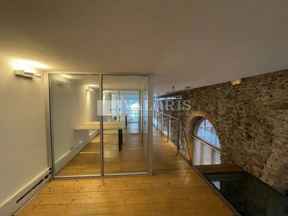 Office in Lyon for lease Interior Photo- Image 1 of 6