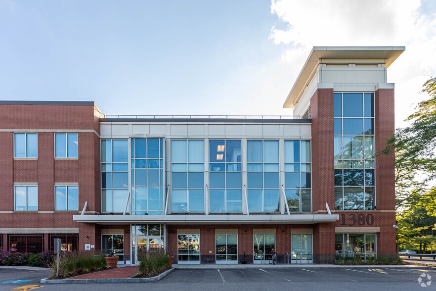 1380 Soldiers Field Rd, Brighton, MA for lease - Building Photo - Image 2 of 6