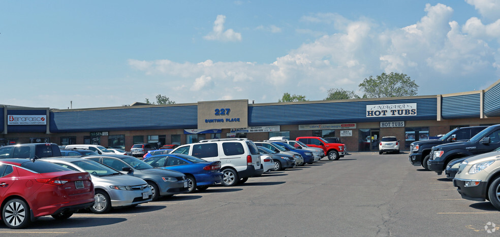 227 Bunting Rd, St Catharines, ON for lease - Primary Photo - Image 1 of 5