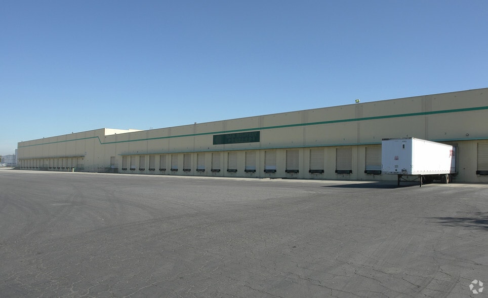 536 S Mariposa Rd, Modesto, CA for lease - Building Photo - Image 2 of 8