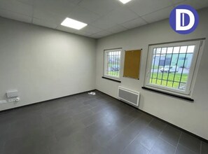 Flex in Ennery for lease Interior Photo- Image 2 of 4