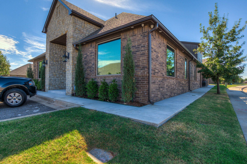 16216 Sonoma Park, Edmond, OK for lease - Building Photo - Image 3 of 11