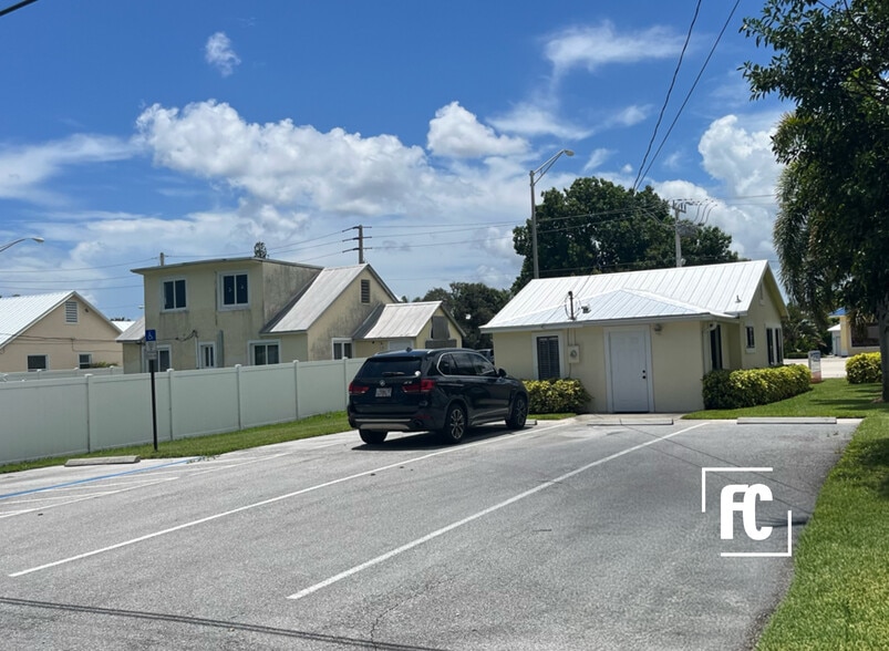 945 SW Martin Downs Blvd, Palm City, FL for lease - Building Photo - Image 3 of 4