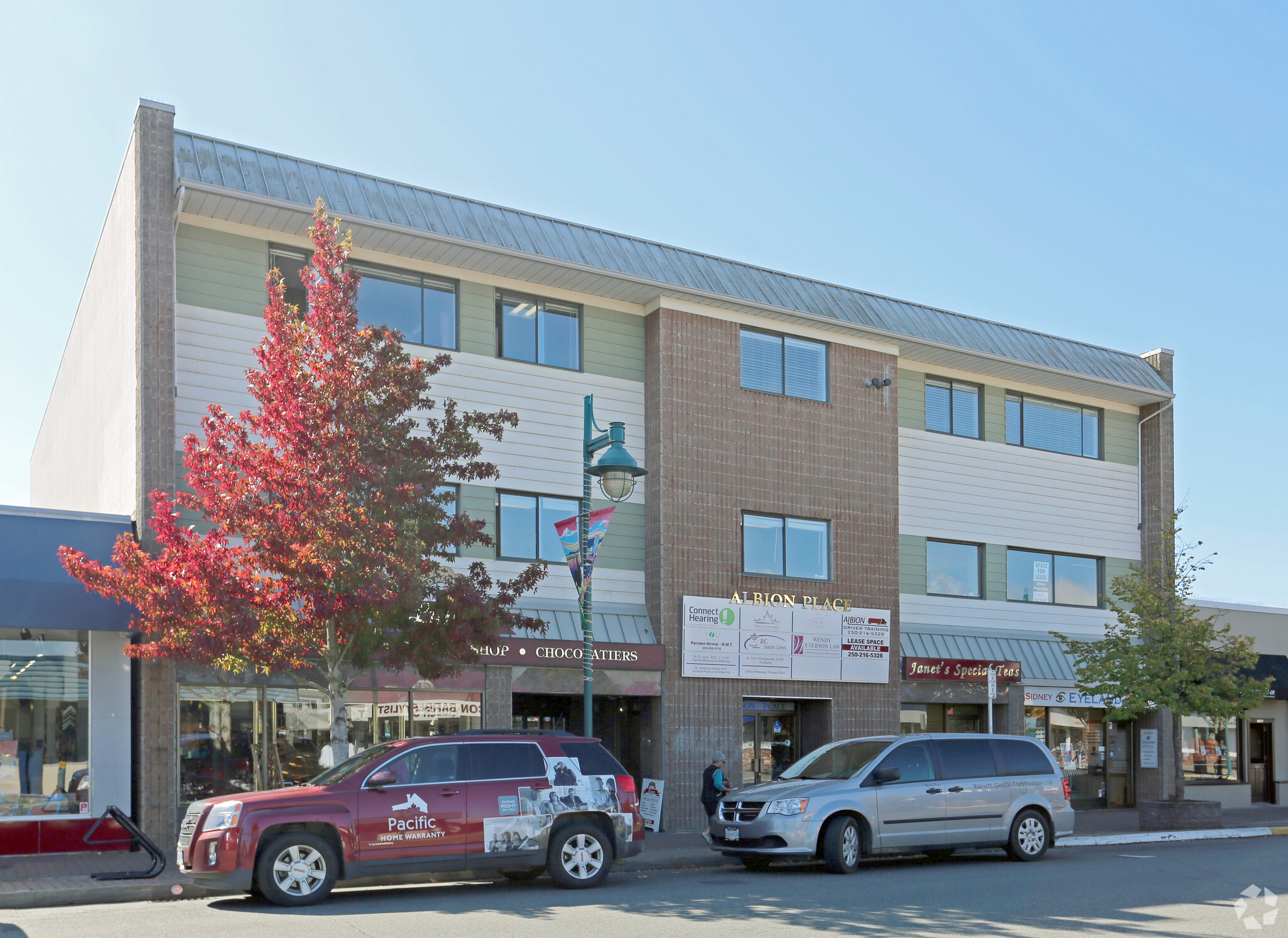 2453-2455 W Beacon Ave, Sidney, BC for lease Primary Photo- Image 1 of 5