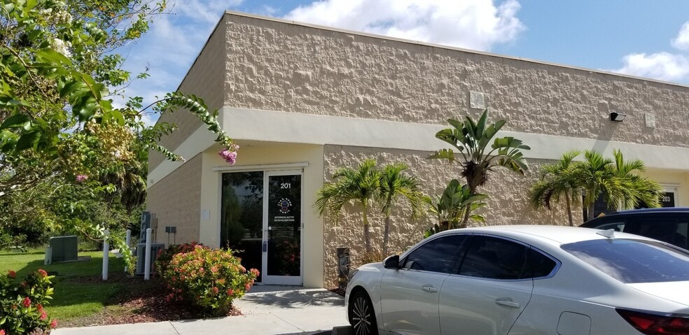 24610 Sandhill Blvd, Punta Gorda, FL for lease - Building Photo - Image 2 of 12