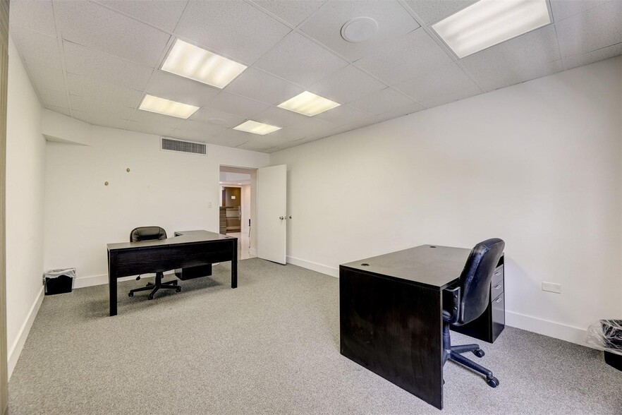 825 Brickell Bay Dr, Miami, FL for lease - Interior Photo - Image 3 of 28