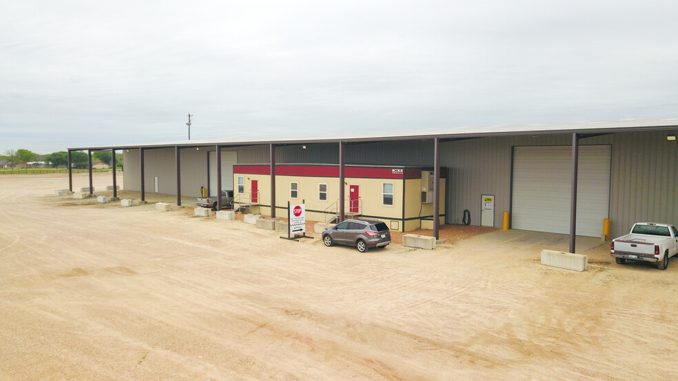 236 Industrial Park Dr, Victoria, TX for lease - Building Photo - Image 2 of 61