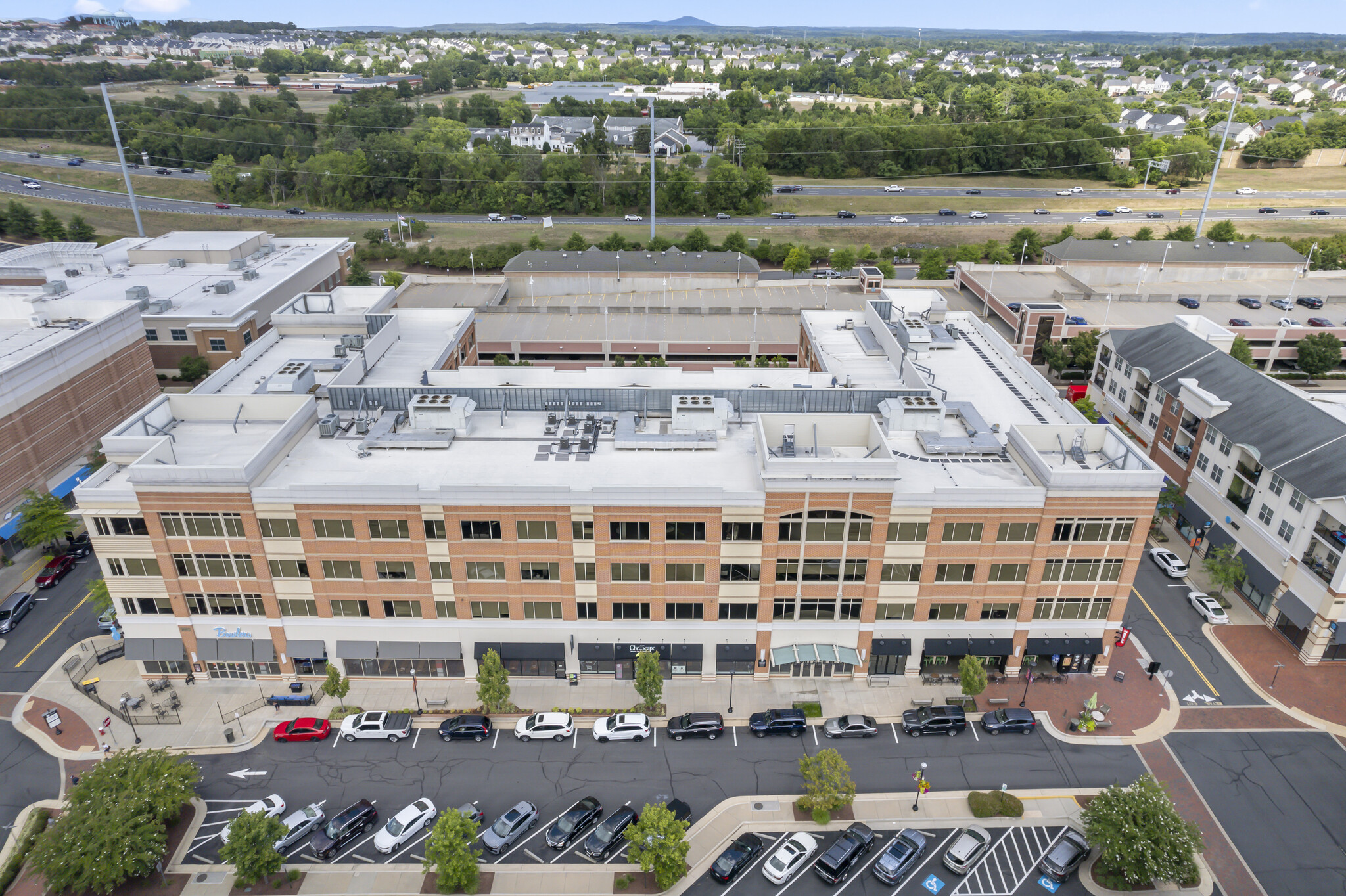 1602 Village Market Blvd SE, Leesburg, VA for lease Building Photo- Image 1 of 74