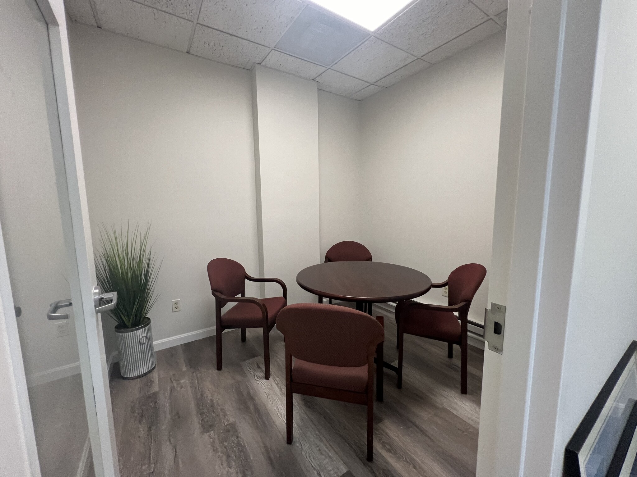 1005 Boylston St, Newton, MA for lease Interior Photo- Image 1 of 5