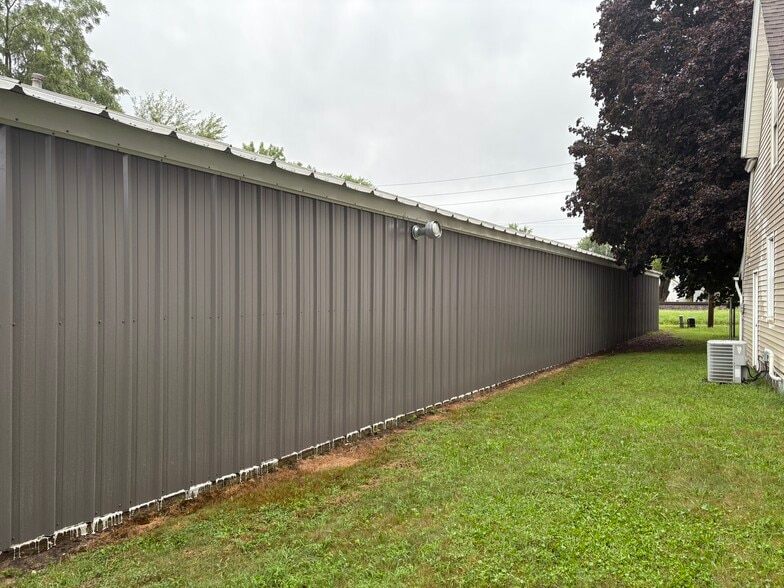 742 E 5th St, Mishawaka, IN for lease - Building Photo - Image 2 of 10