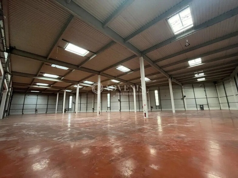 Industrial in Romainville for lease - Building Photo - Image 3 of 11