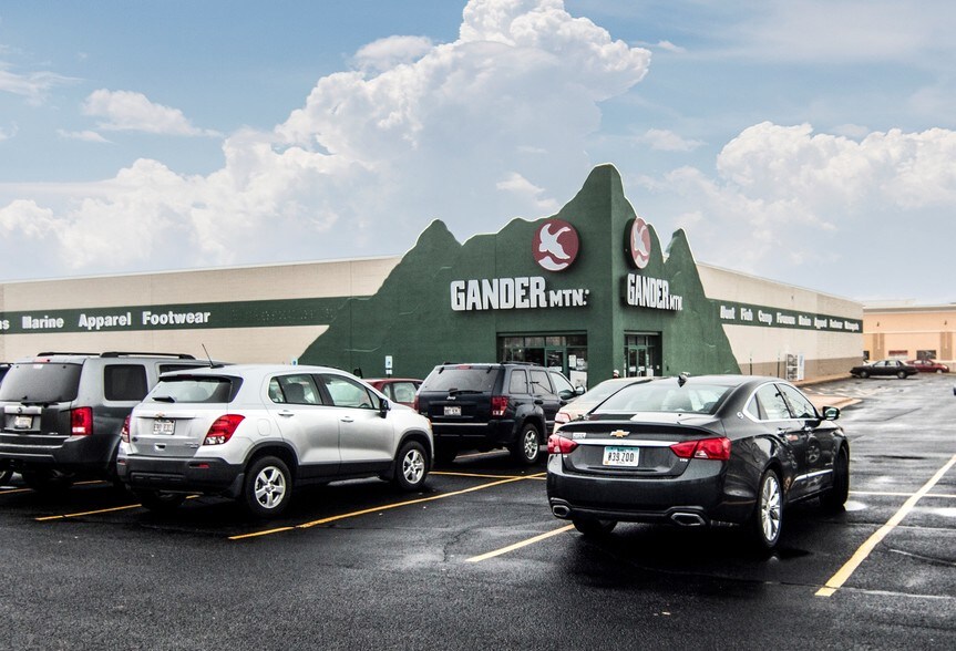 3068 McFarland Rd, Rockford, IL for sale - Primary Photo - Image 1 of 1