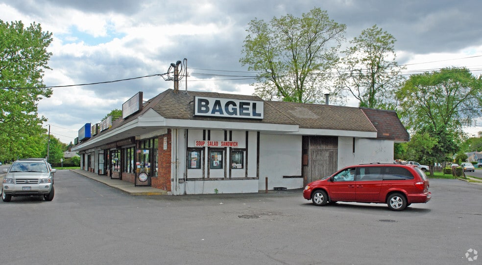 908-930 Straight Path, West Babylon, NY for sale - Building Photo - Image 1 of 1