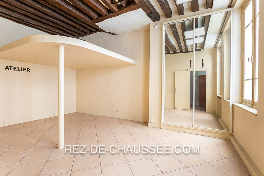 Multifamily in Paris for sale - Interior Photo - Image 1 of 3