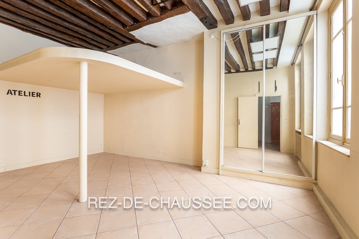Multifamily in Paris for sale Interior Photo- Image 1 of 4