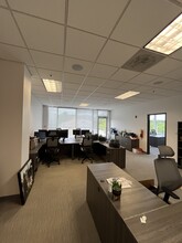 9 Park of Commerce Blvd, Savannah, GA for lease Interior Photo- Image 1 of 4