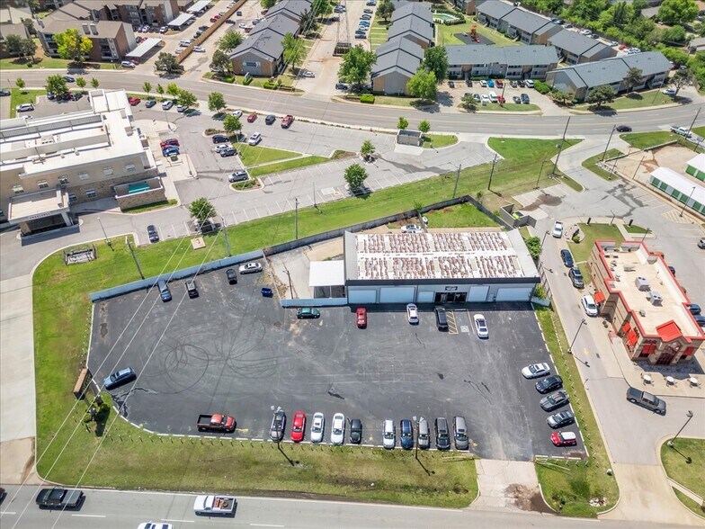 8020 NW Expressway St, Oklahoma City, OK for lease - Building Photo - Image 2 of 24