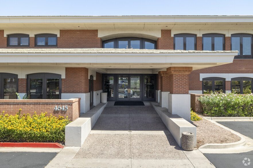 4645-4647 N 32nd St, Phoenix, AZ for lease - Building Photo - Image 3 of 18