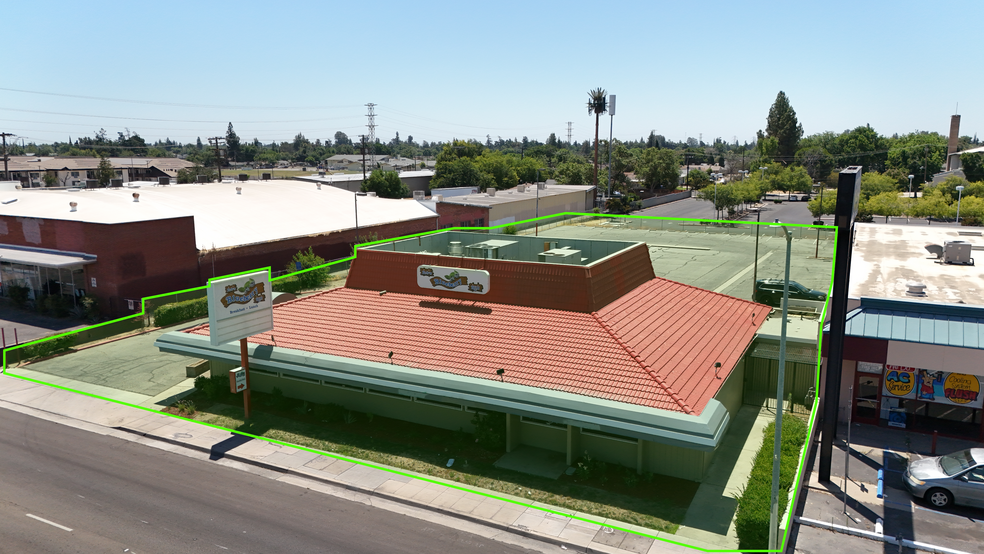 3851 N Blackstone Ave, Fresno, CA for sale - Building Photo - Image 1 of 7