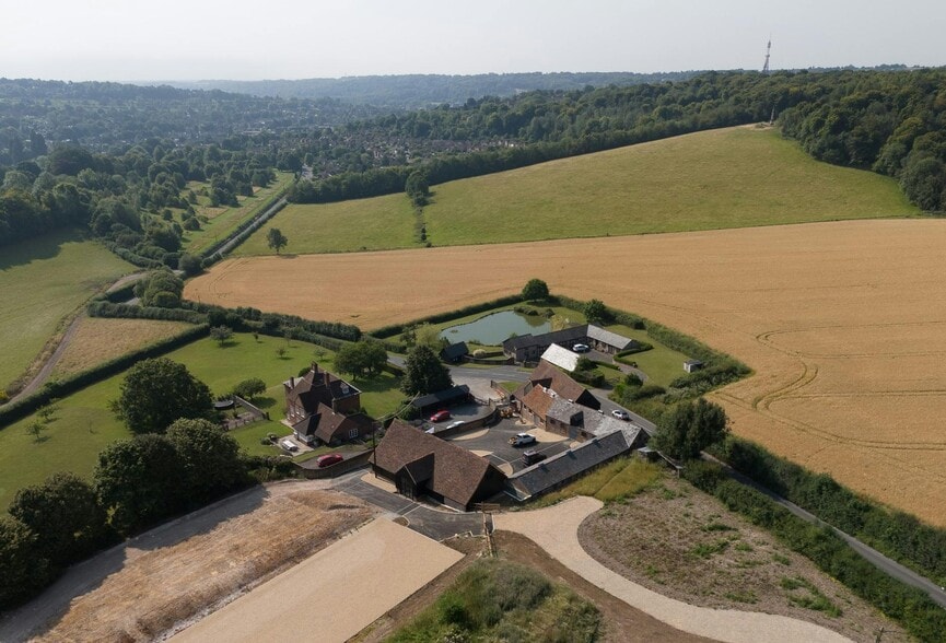 Manor Farm Barns, Hughenden Manor Estate, High Wycombe for lease - Building Photo - Image 1 of 10