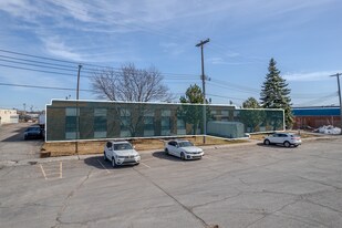 8600 Pl Upton, Montréal QC - Warehouse