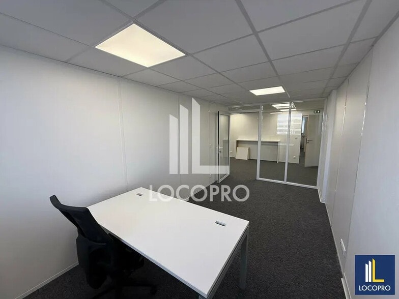 Office in Villeneuve-Loubet for lease - Interior Photo - Image 3 of 11