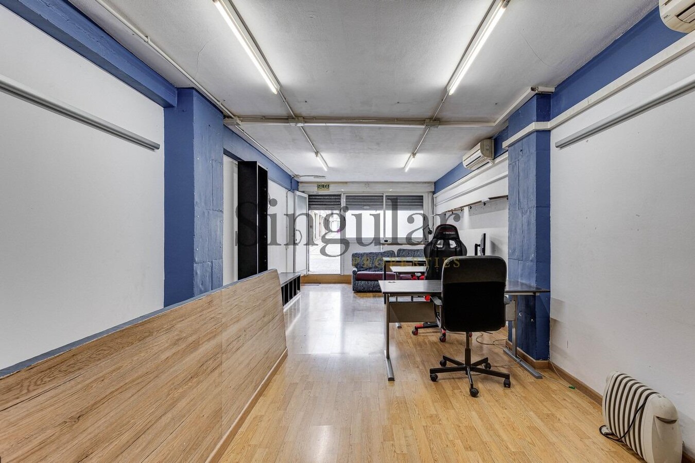 Barcelona, BAR 08006 - Unit 95 - - Interior Photo - Image 2 of 13