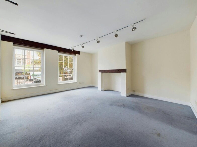 81-83 Essex Rd, London for sale - Interior Photo - Image 3 of 12