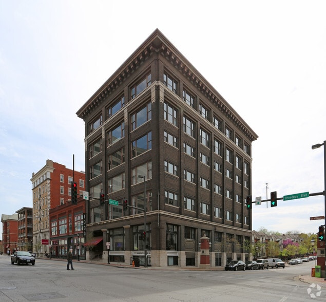 1000 Broadway Blvd, Kansas City, MO for lease - Building Photo - Image 2 of 90