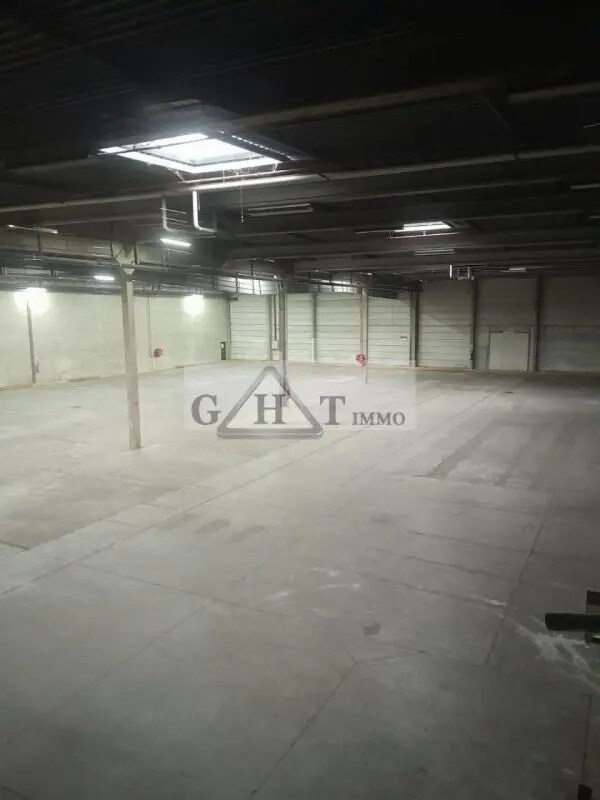 Location Entrepôt 325 m² à 2 725 m² - Photo 1