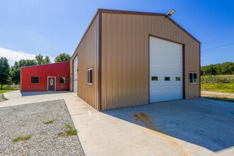 352247 E 1040, Prague, OK for lease Interior Photo- Image 2 of 23