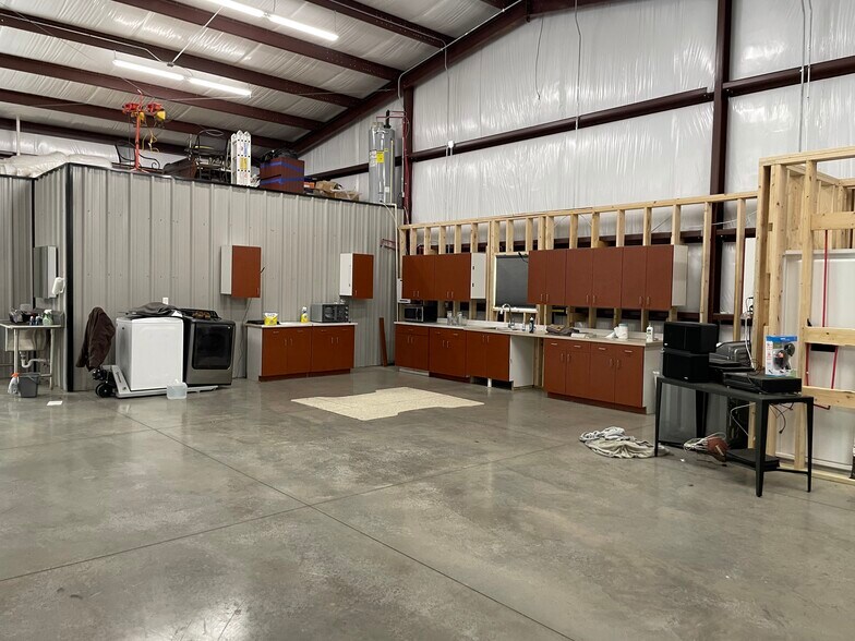 6451 Denver Industrial Park Rd, Denver, NC for lease - Building Photo - Image 3 of 8