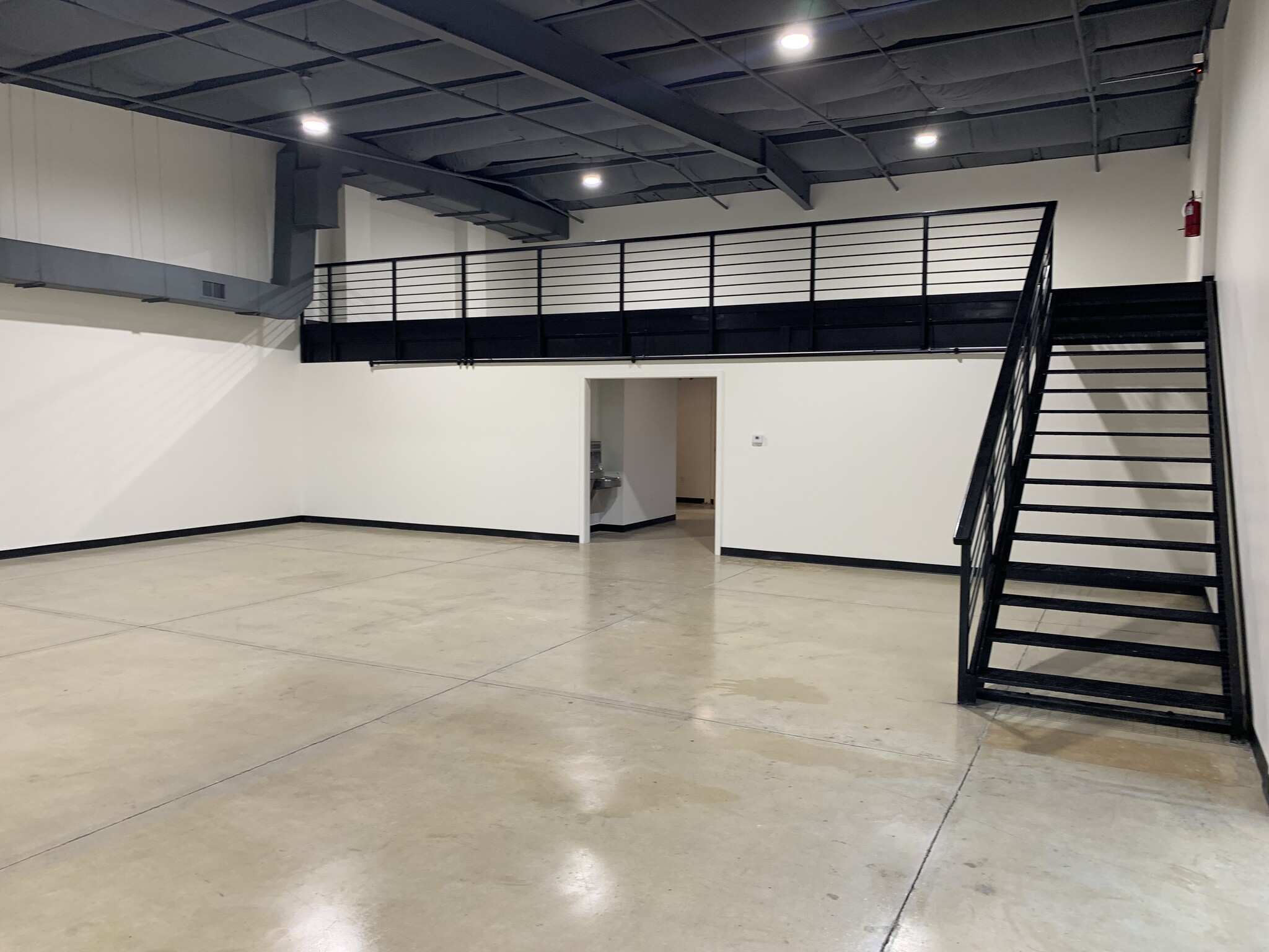 15015 Tradesman, San Antonio, TX for lease Interior Photo- Image 1 of 9