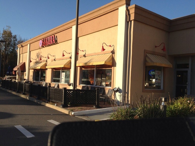 1380 Putney Rd, Brattleboro, VT for sale - Primary Photo - Image 1 of 1