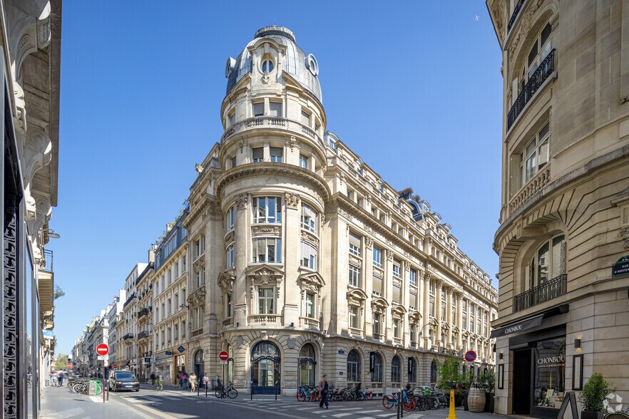 2-4 Rue Jules Lefebvre, Paris for lease - Primary Photo - Image 1 of 3