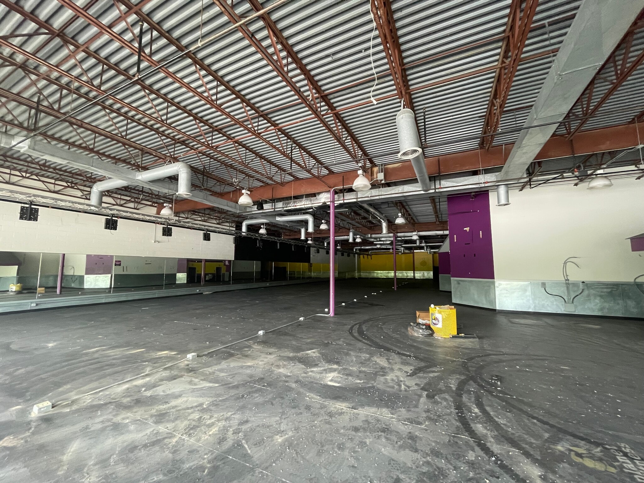 681-705 Main St, Torrington, CT for lease Interior Photo- Image 1 of 2