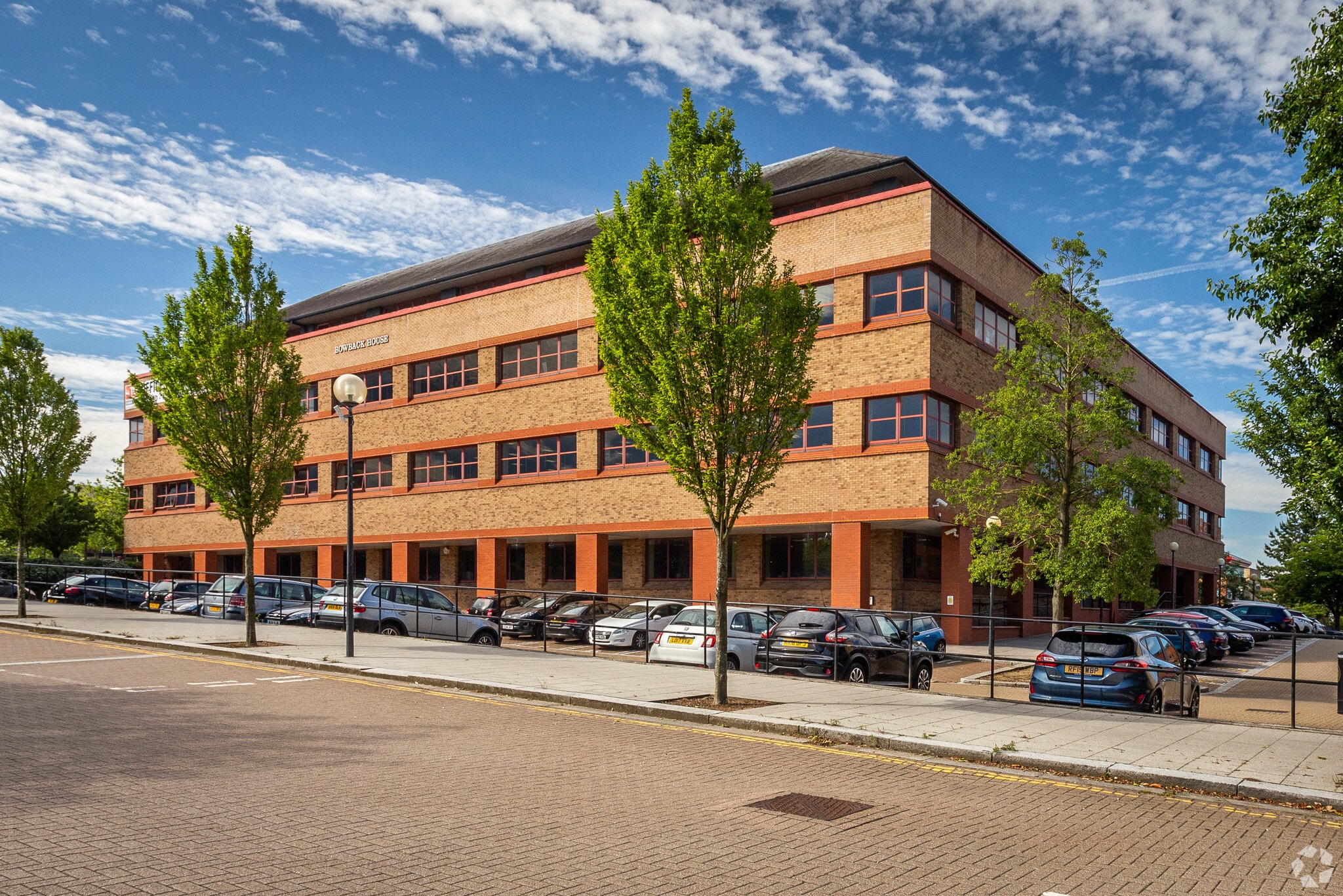 299 Silbury Blvd, Milton Keynes for sale Primary Photo- Image 1 of 1